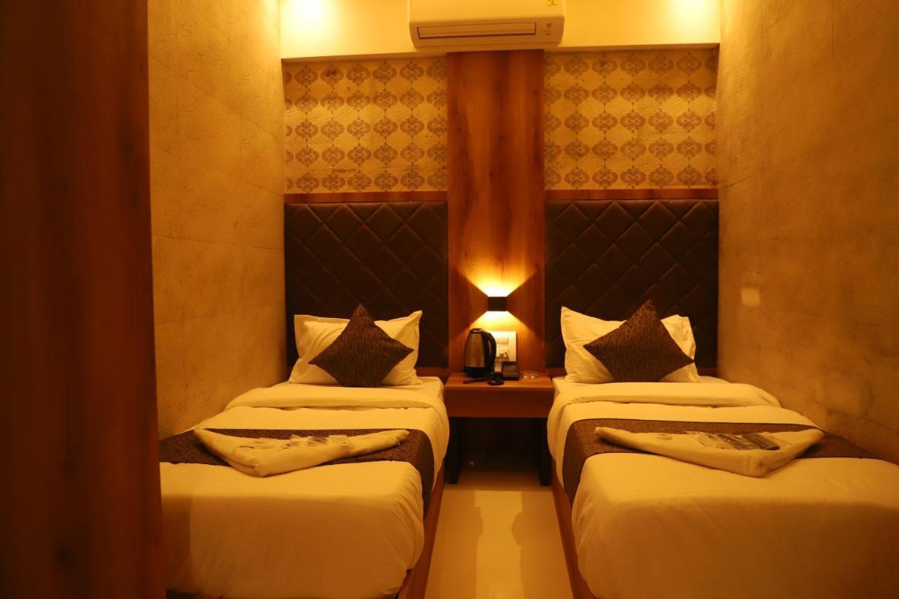 Hotel Sai Pritam Mumbai Bagian luar foto