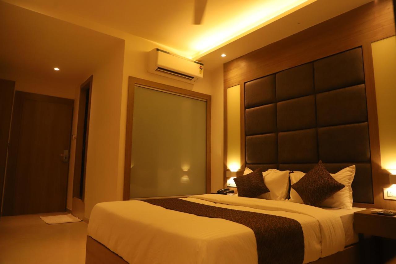 Hotel Sai Pritam Mumbai Bagian luar foto