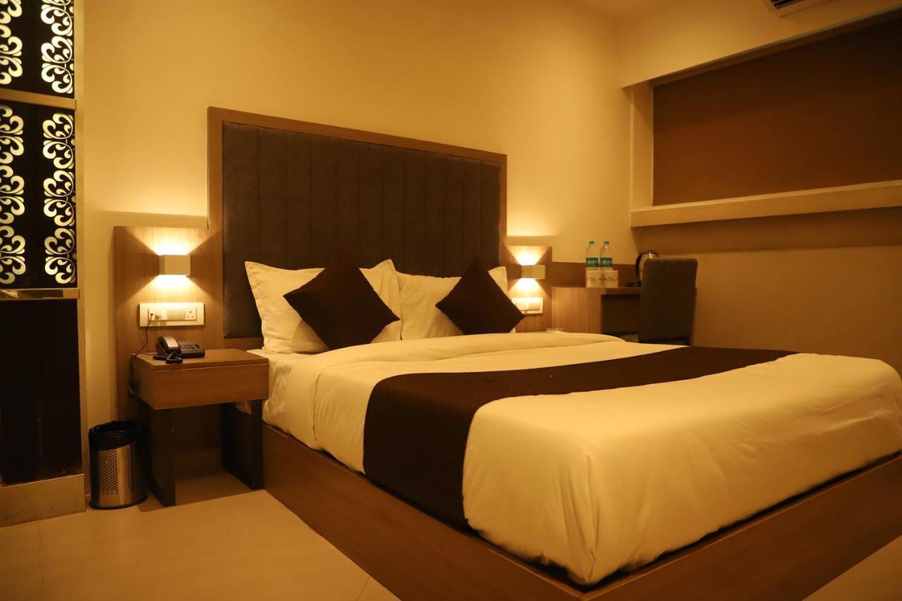 Hotel Sai Pritam Mumbai Bagian luar foto