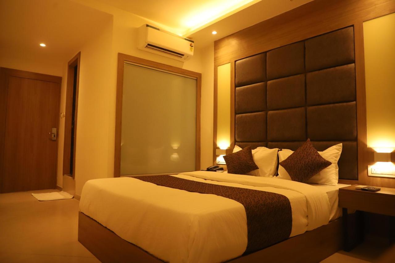 Hotel Sai Pritam Mumbai Bagian luar foto