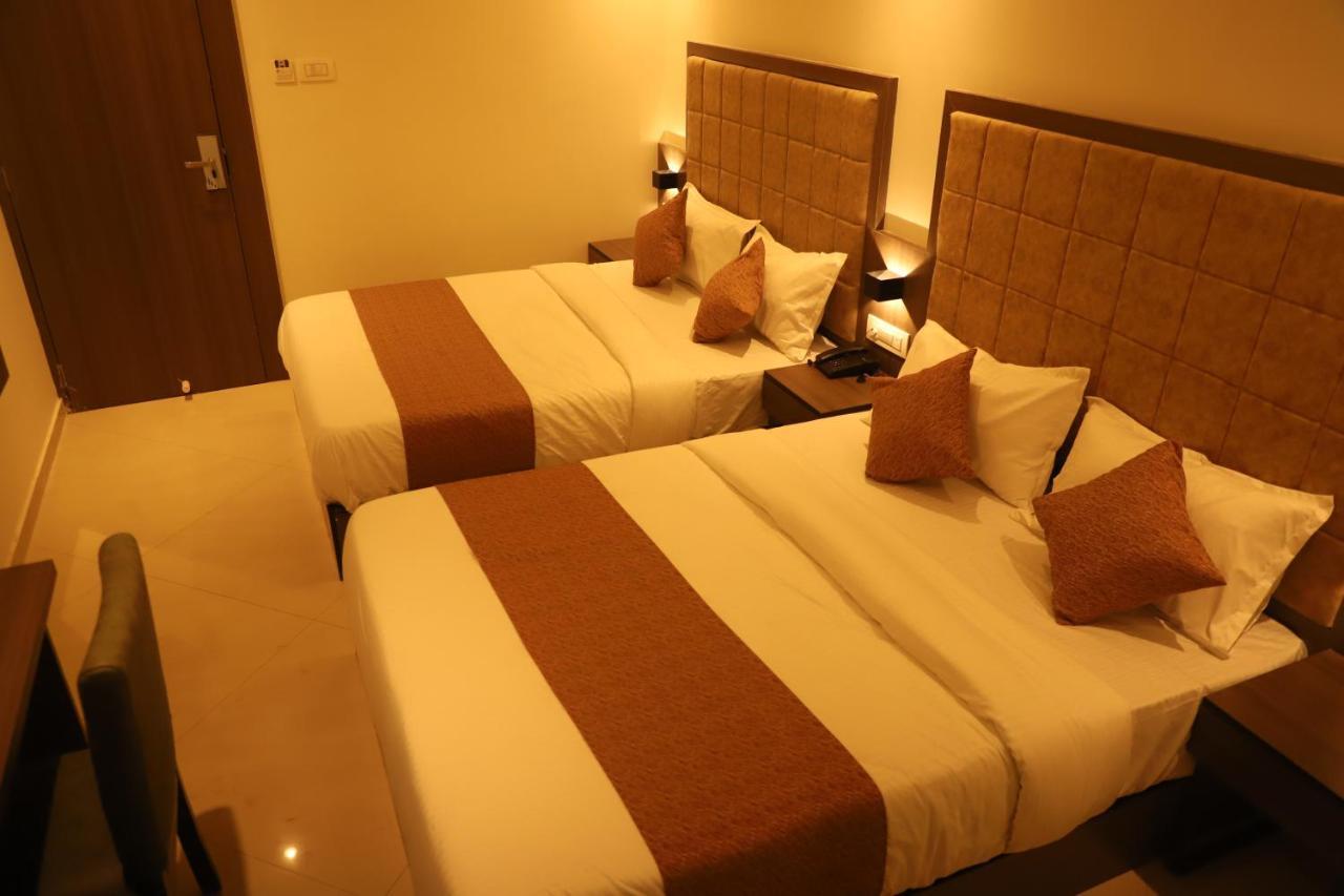 Hotel Sai Pritam Mumbai Bagian luar foto