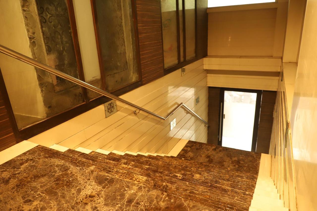 Hotel Sai Pritam Mumbai Bagian luar foto