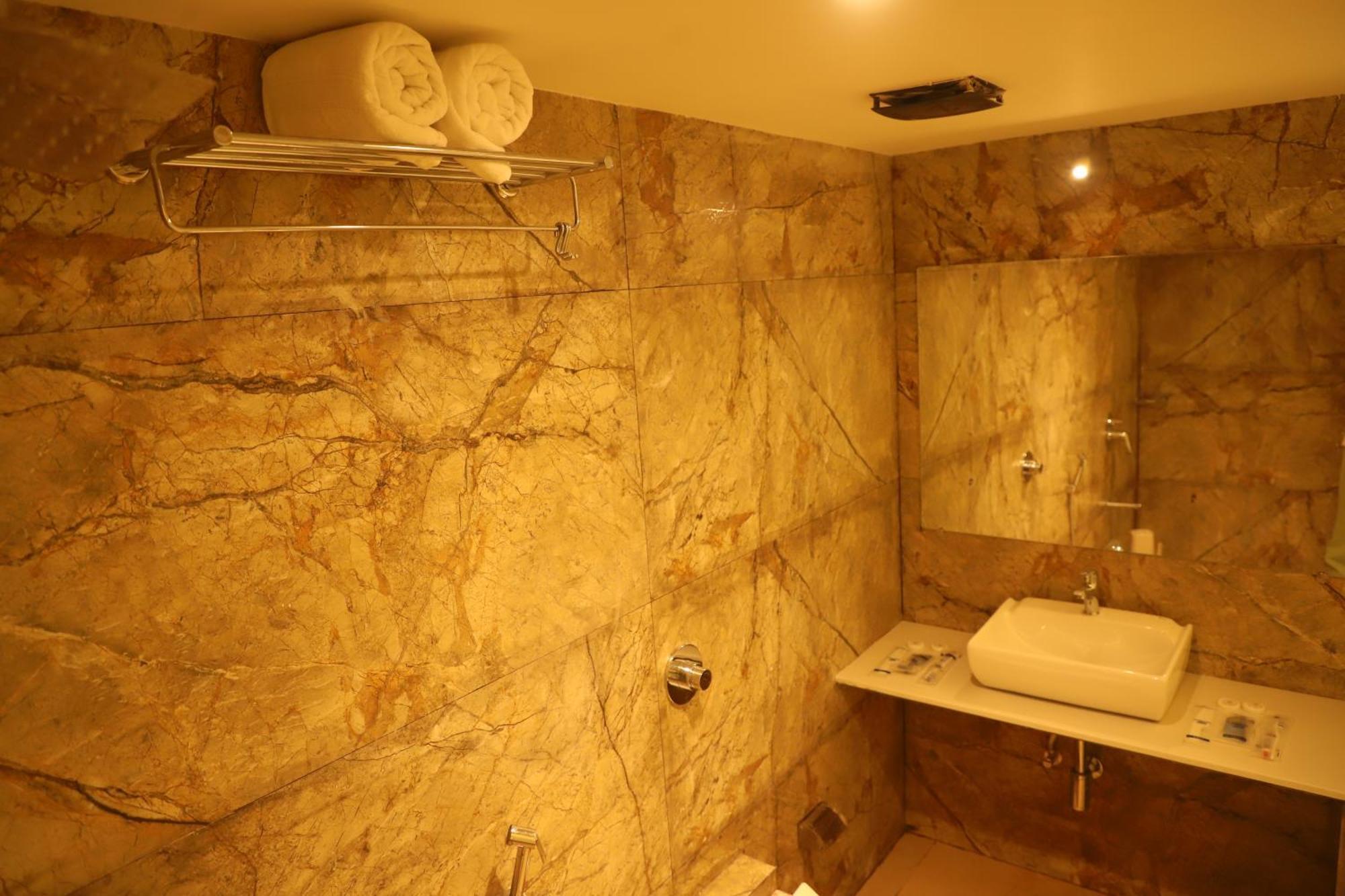 Hotel Sai Pritam Mumbai Bagian luar foto