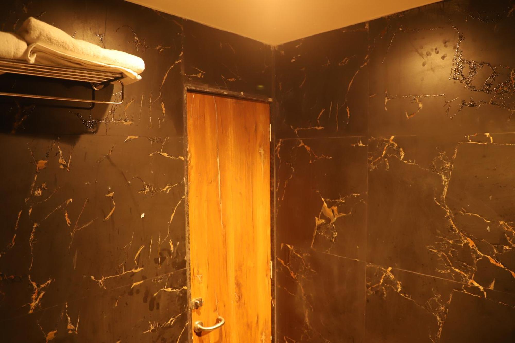 Hotel Sai Pritam Mumbai Bagian luar foto